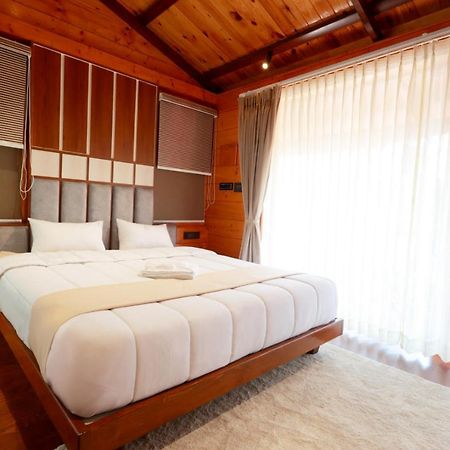 Wooden Ecr Sea Resort Pondicherry Exterior foto