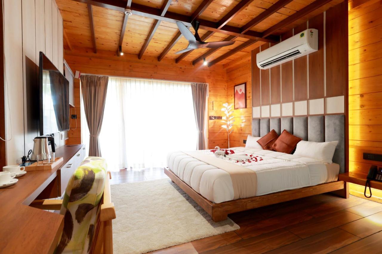 Wooden Ecr Sea Resort Pondicherry Exterior foto