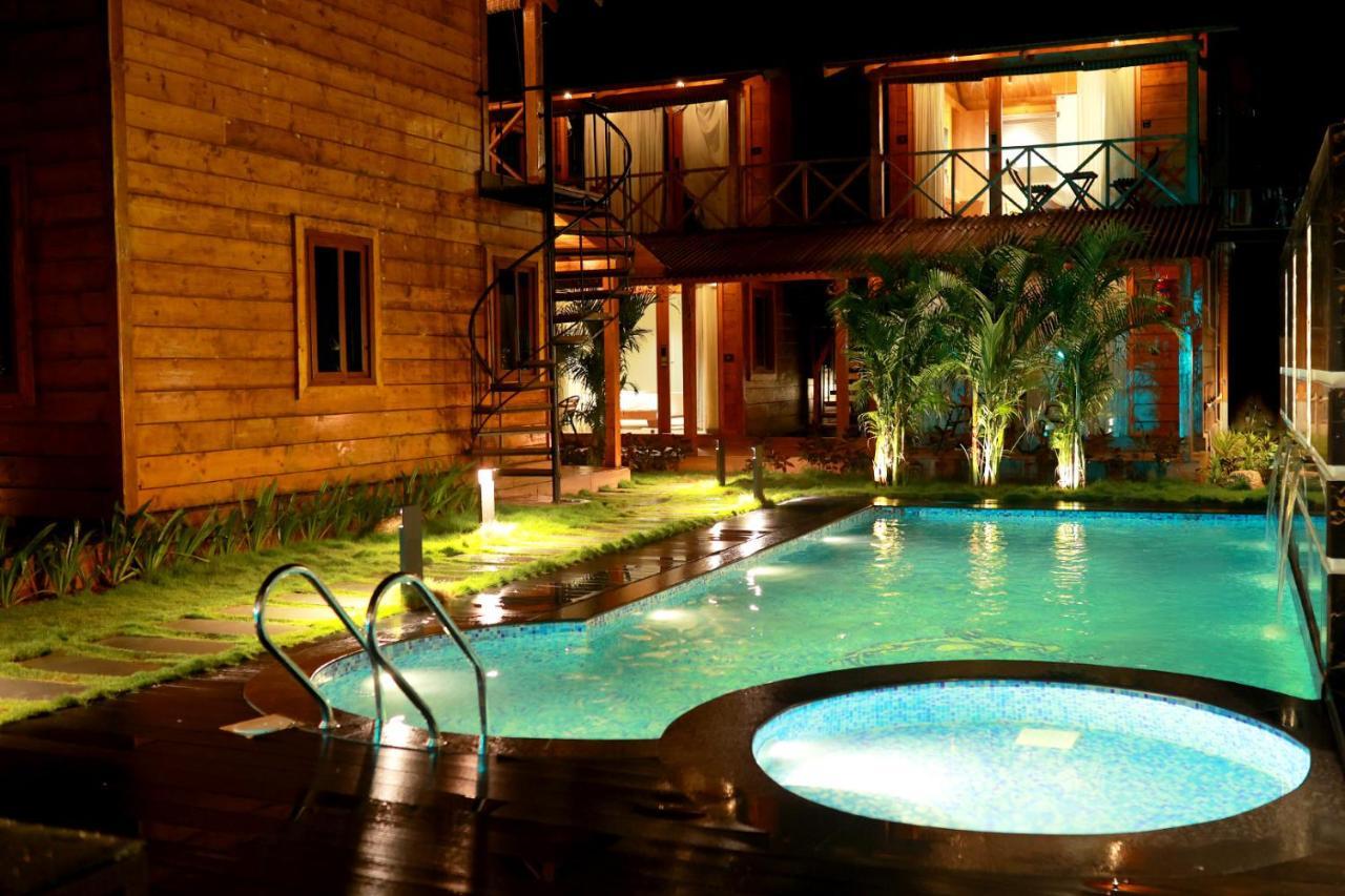 Wooden Ecr Sea Resort Pondicherry Exterior foto
