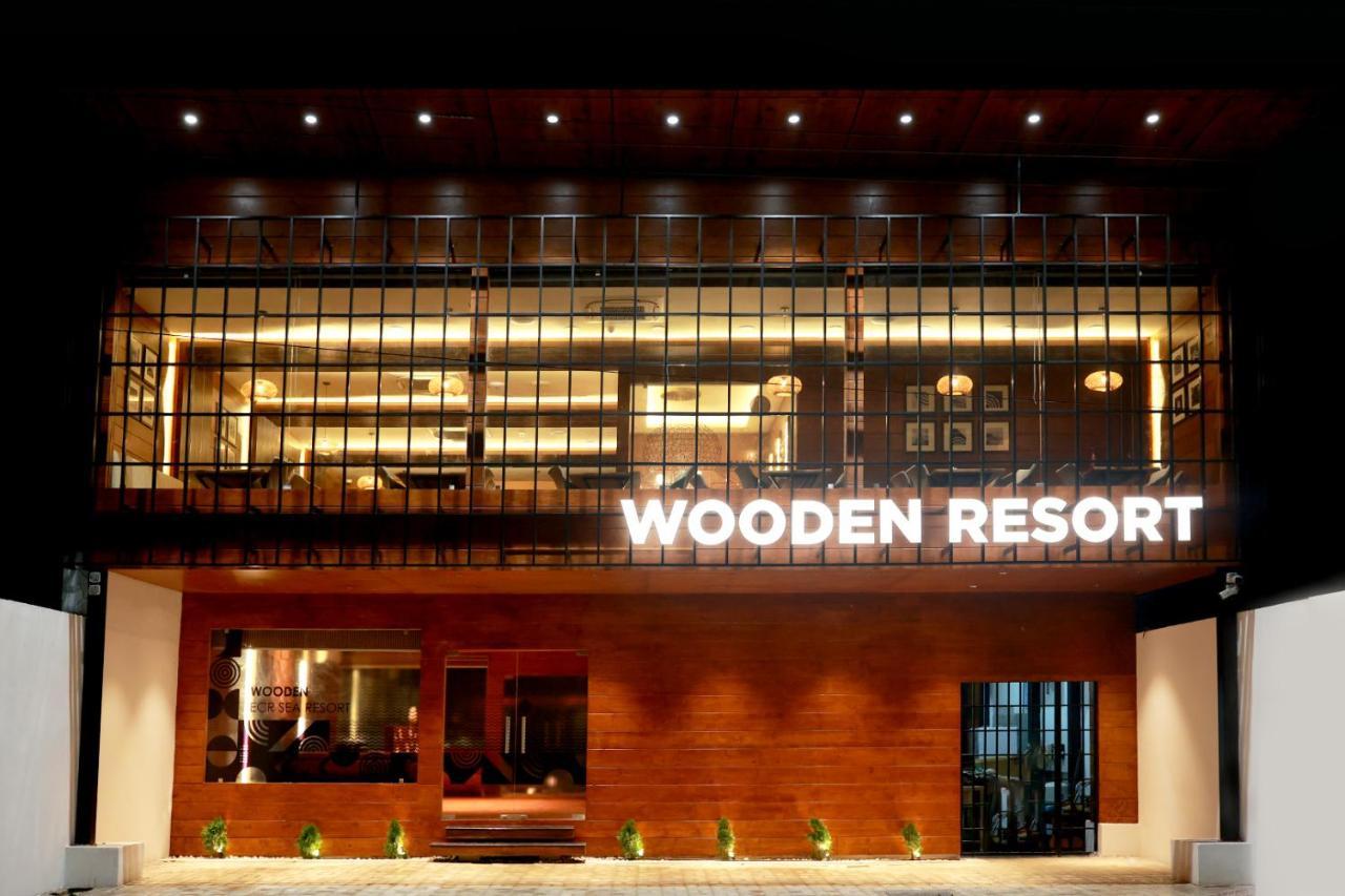 Wooden Ecr Sea Resort Pondicherry Exterior foto