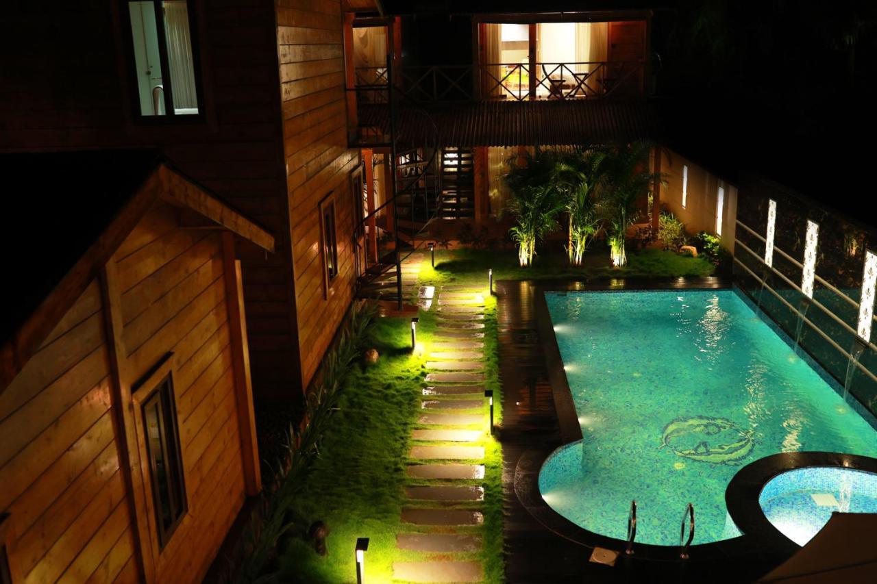 Wooden Ecr Sea Resort Pondicherry Exterior foto